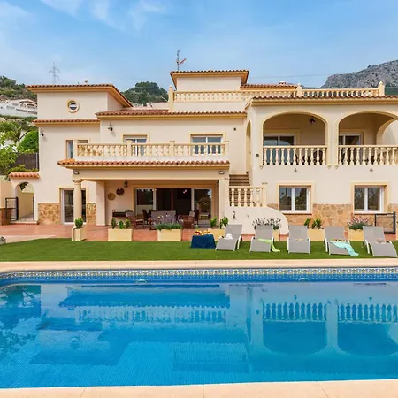 Fina - Plusholidays Calpe